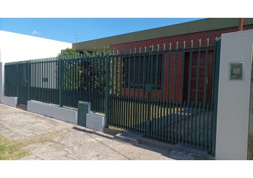 HERMOSA CASA EN VENTA EN JOSE C. PAZ!!