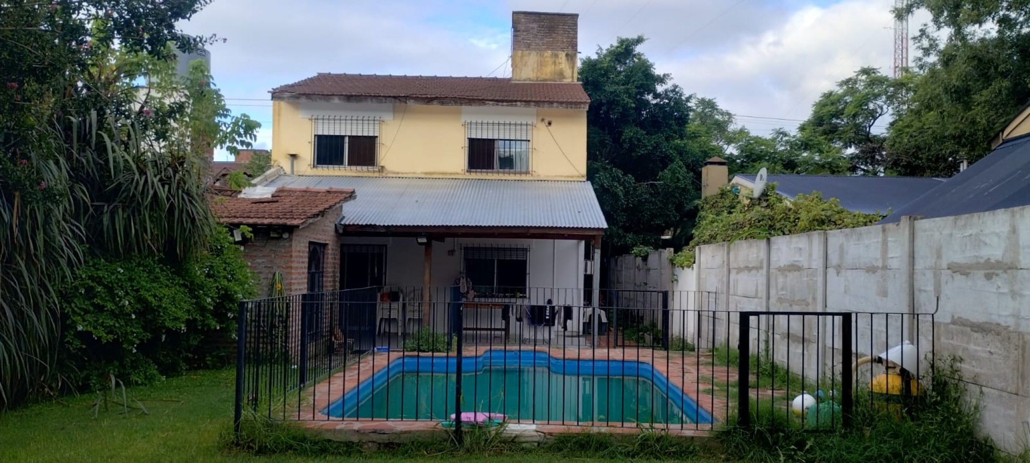 CASA EN VENTA EN MUÑIZ!!