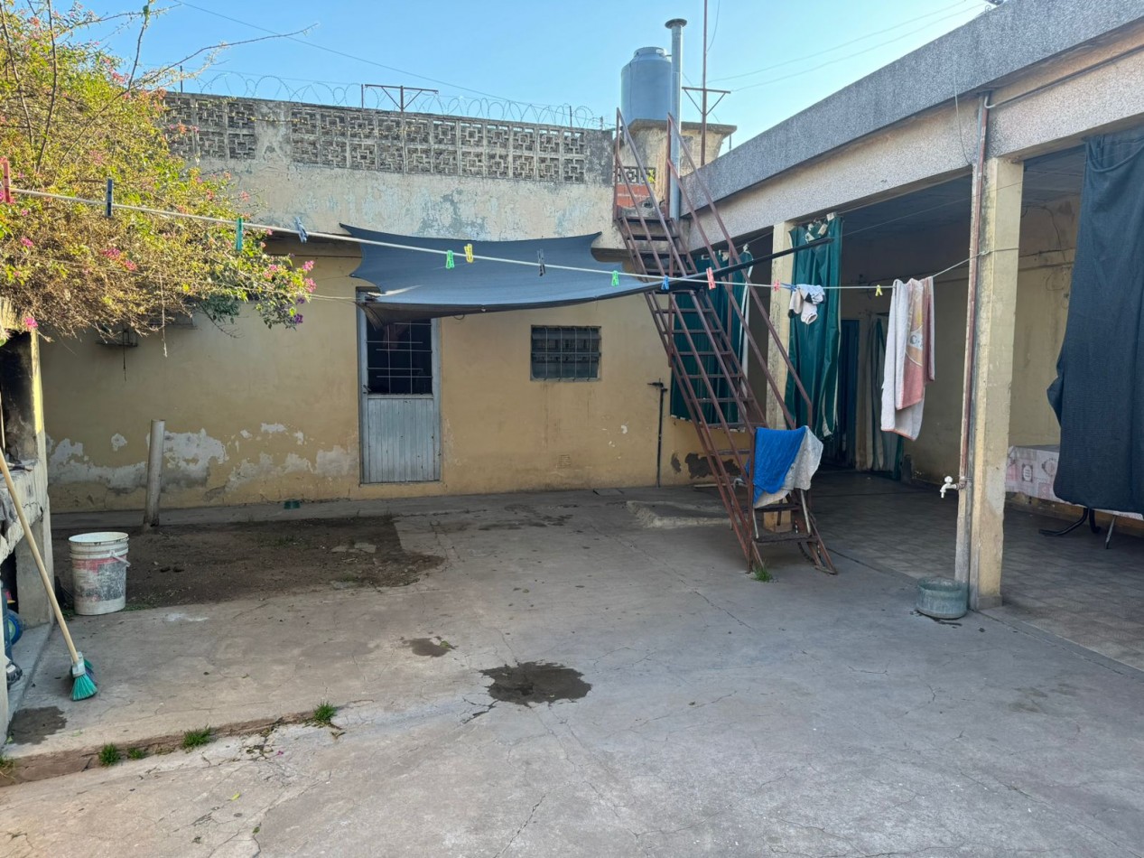 CASA CON DEPARTAMENTO EN VENTA EN JOSE C. PAZ