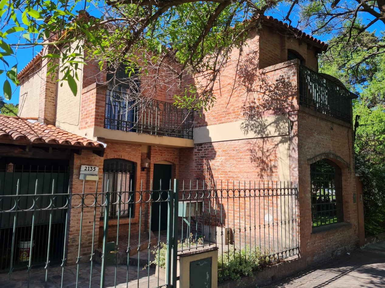 CASA EN VENTA EN MUÑIZ!!