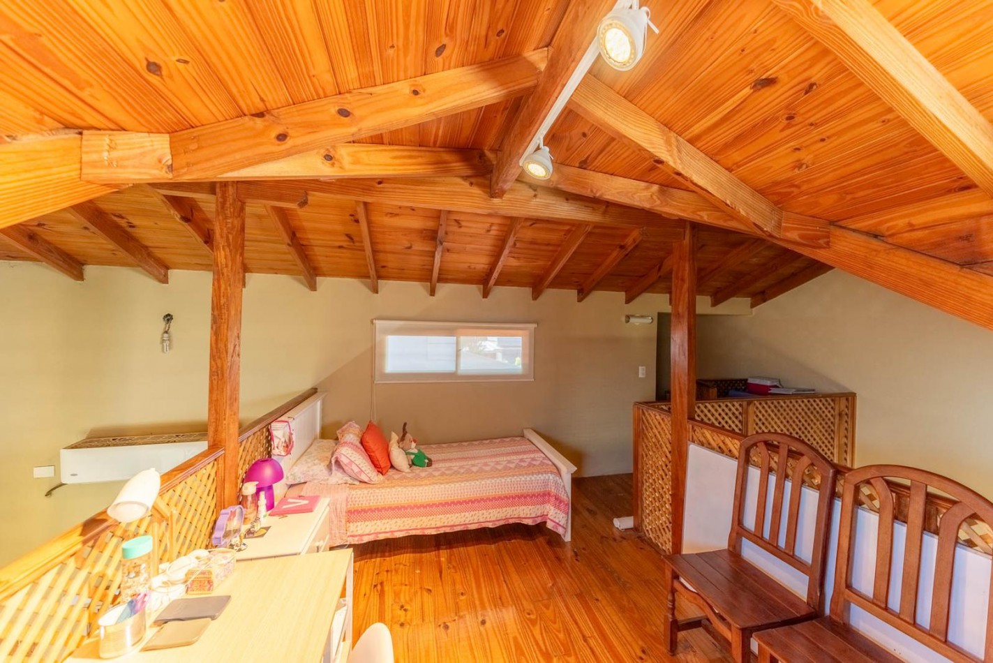 HERMOSA CASA EN VENTA EN BARRIO LA ARAUCARIA BELLA VISTA