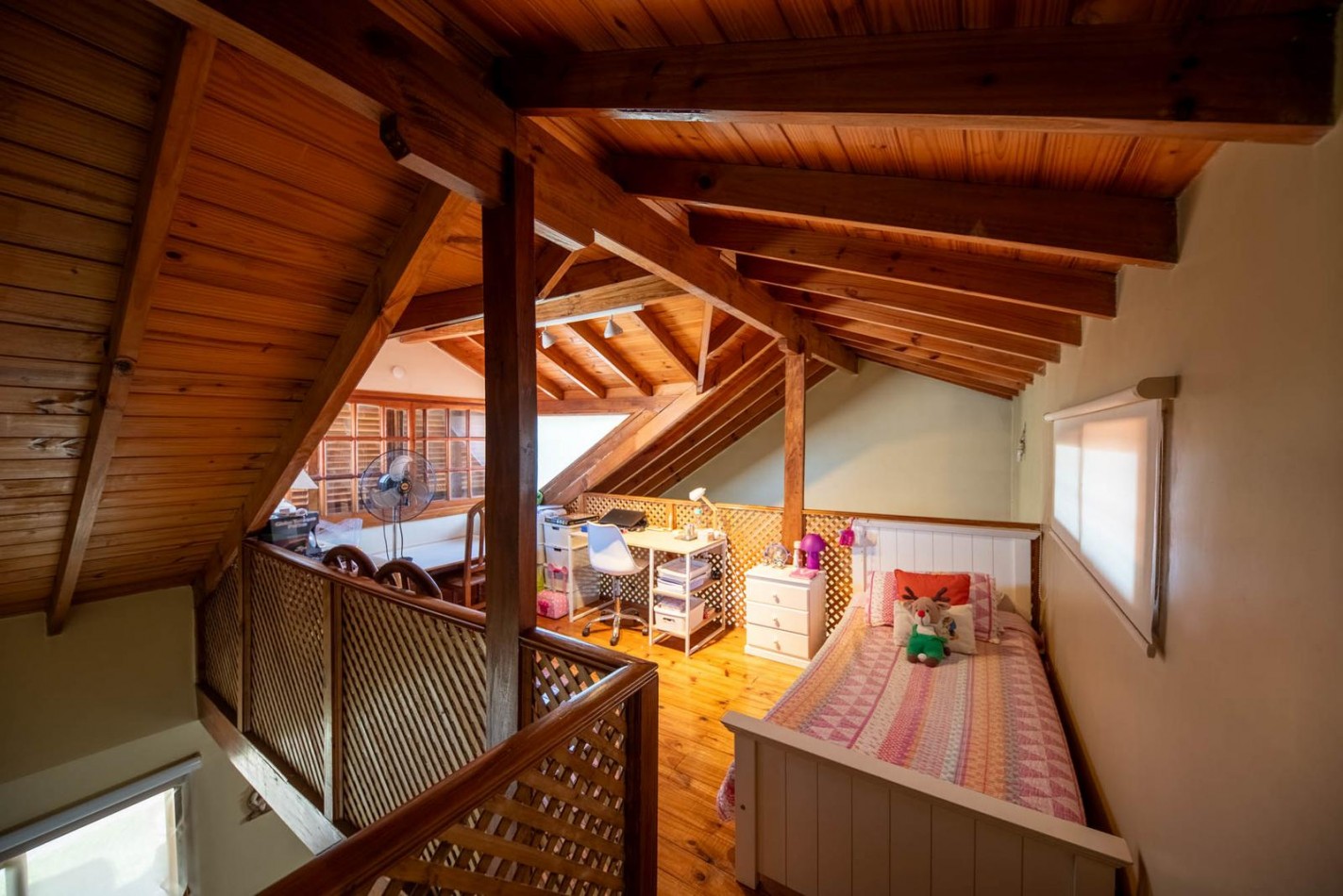 HERMOSA CASA EN VENTA EN BARRIO LA ARAUCARIA BELLA VISTA
