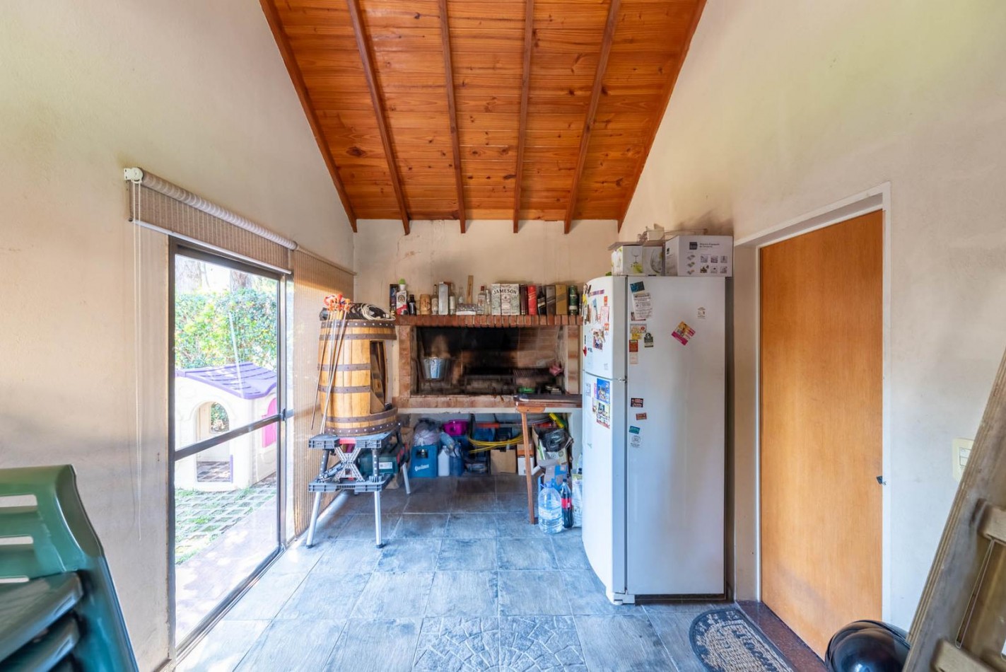 HERMOSA CASA EN VENTA EN BARRIO LA ARAUCARIA BELLA VISTA