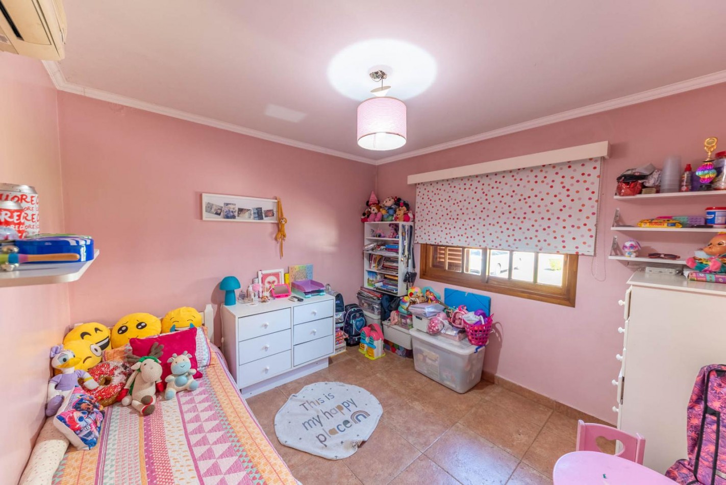 HERMOSA CASA EN VENTA EN BARRIO LA ARAUCARIA BELLA VISTA