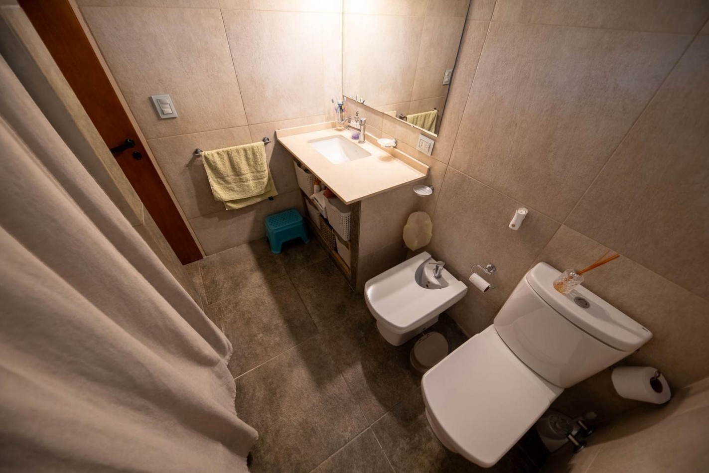 HERMOSA CASA EN VENTA EN BARRIO LA ARAUCARIA BELLA VISTA