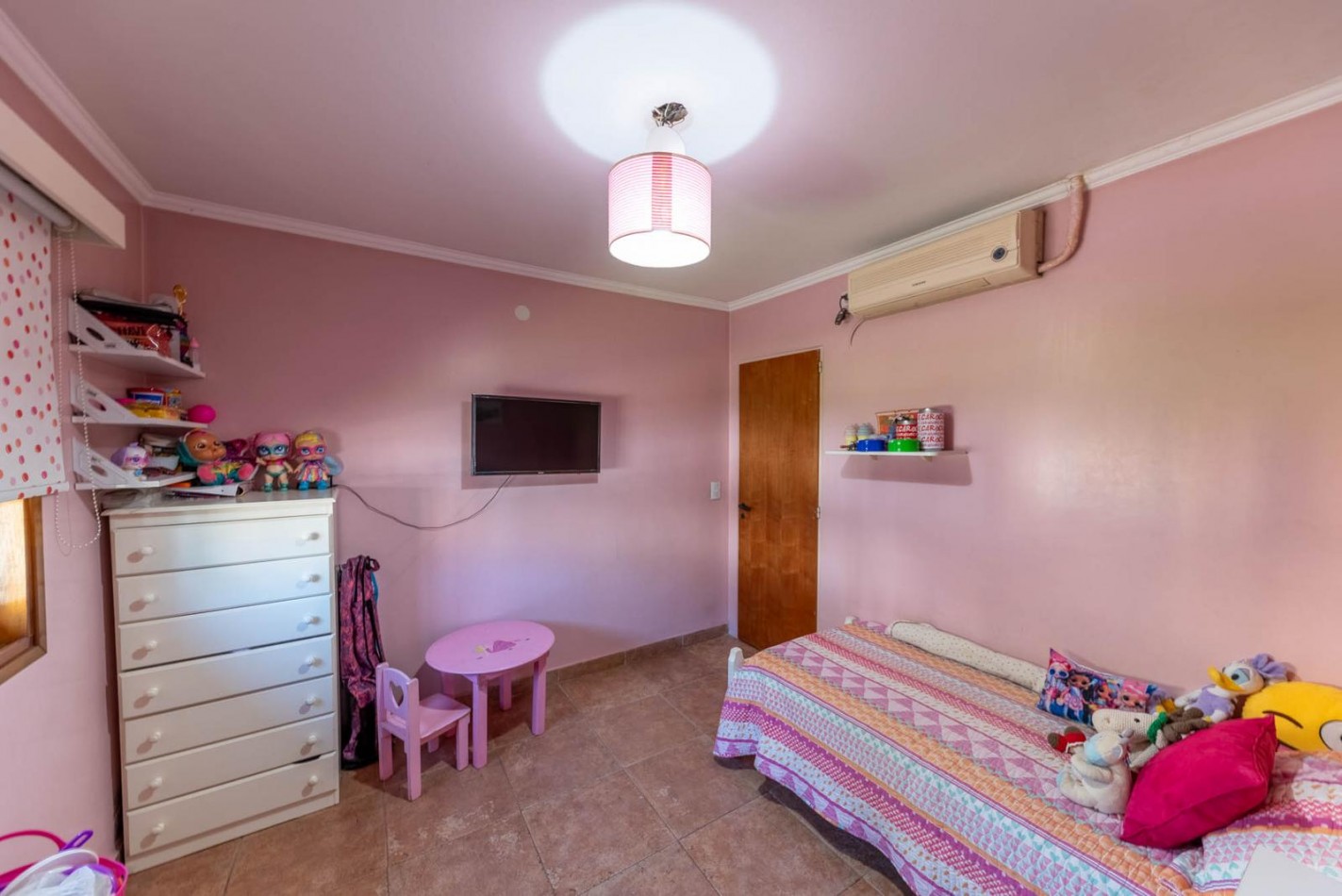 HERMOSA CASA EN VENTA EN BARRIO LA ARAUCARIA BELLA VISTA