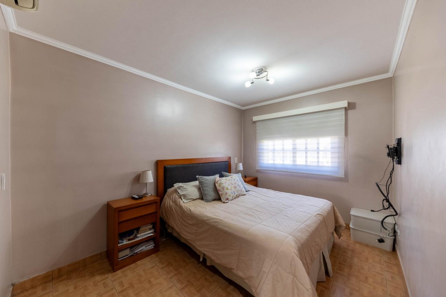 HERMOSA CASA EN VENTA EN BARRIO LA ARAUCARIA BELLA VISTA