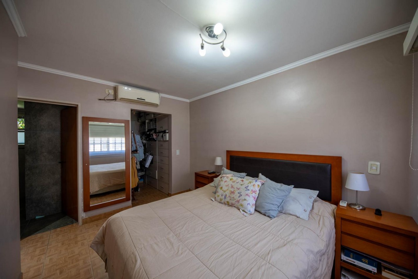 HERMOSA CASA EN VENTA EN BARRIO LA ARAUCARIA BELLA VISTA