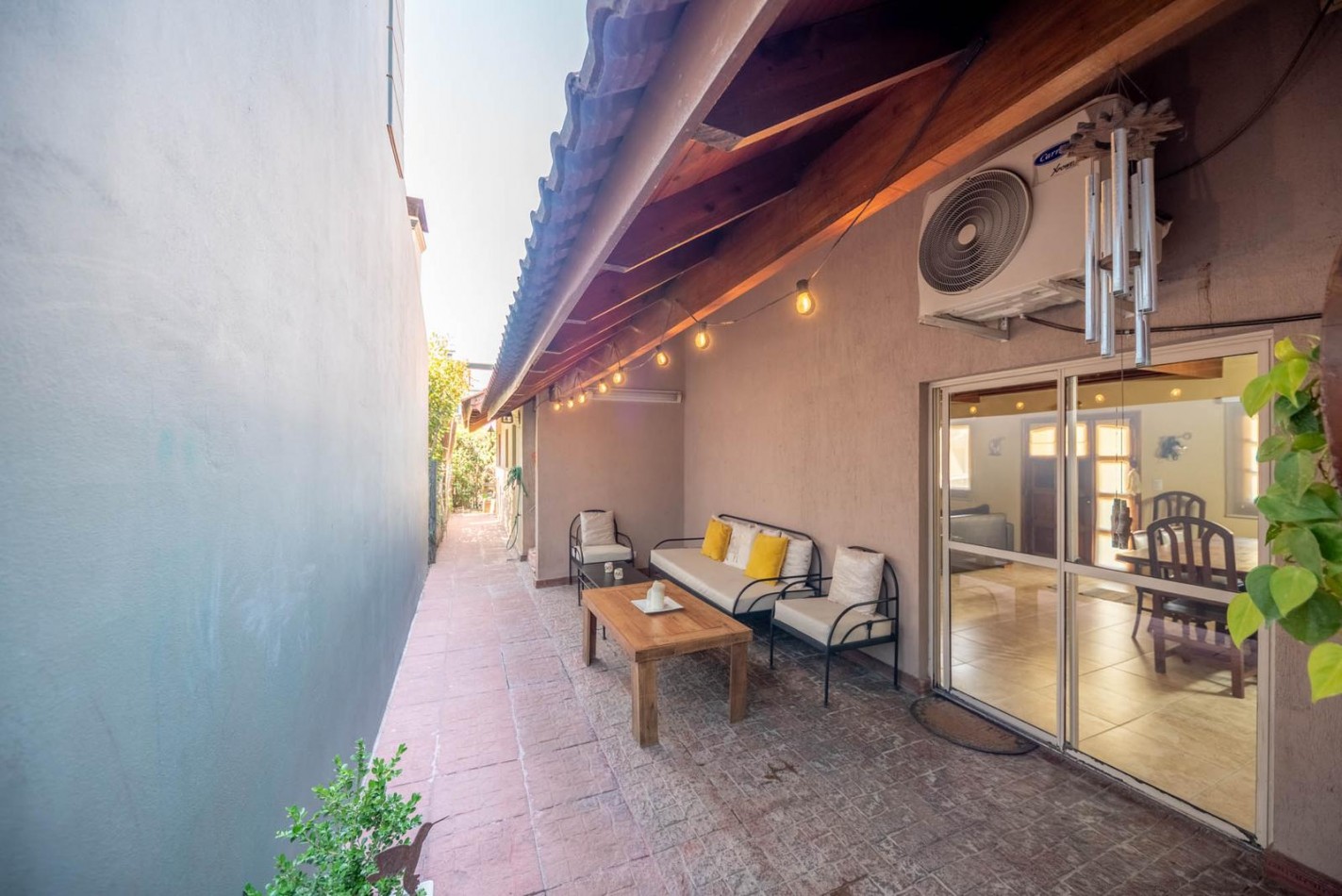 HERMOSA CASA EN VENTA EN BARRIO LA ARAUCARIA BELLA VISTA