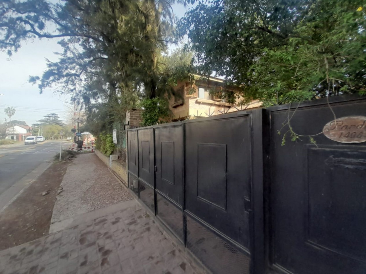 CASA 7 AMBIENTES EN VENTA EN BELLA VISTA!! 