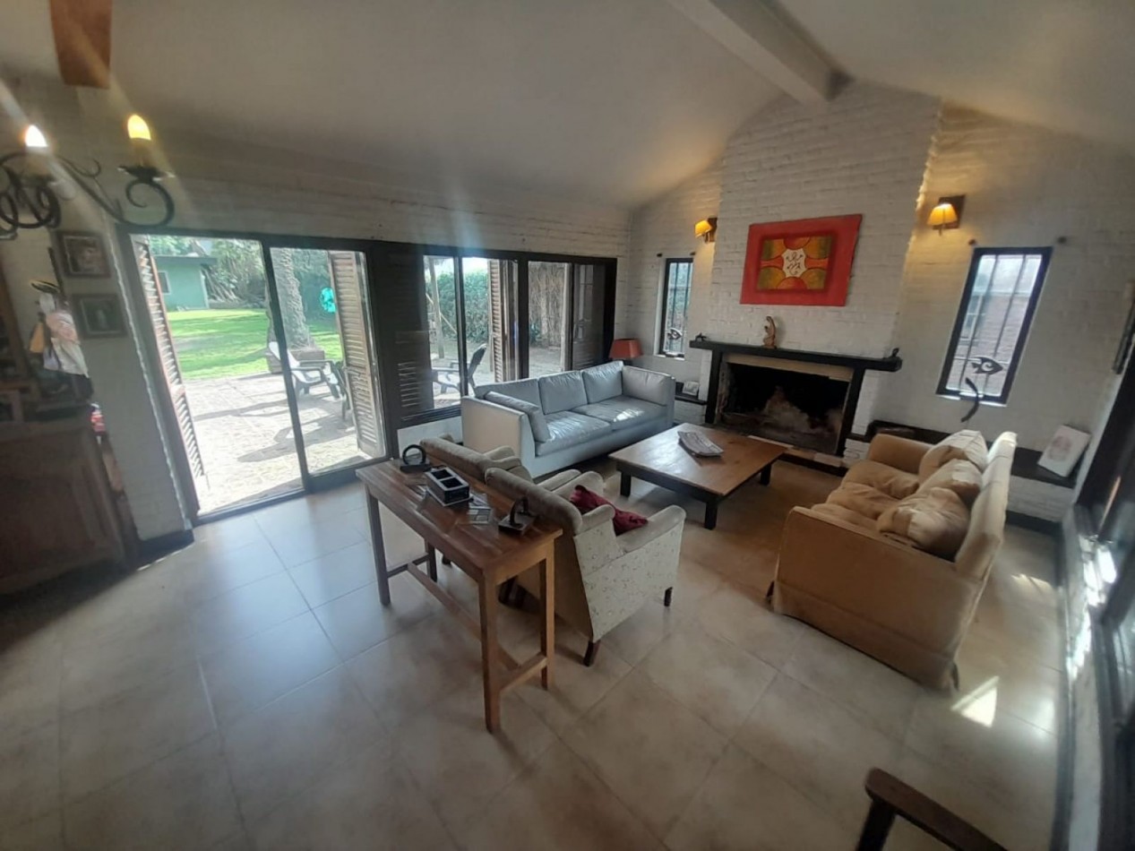 CASA 7 AMBIENTES EN VENTA EN BELLA VISTA!! 