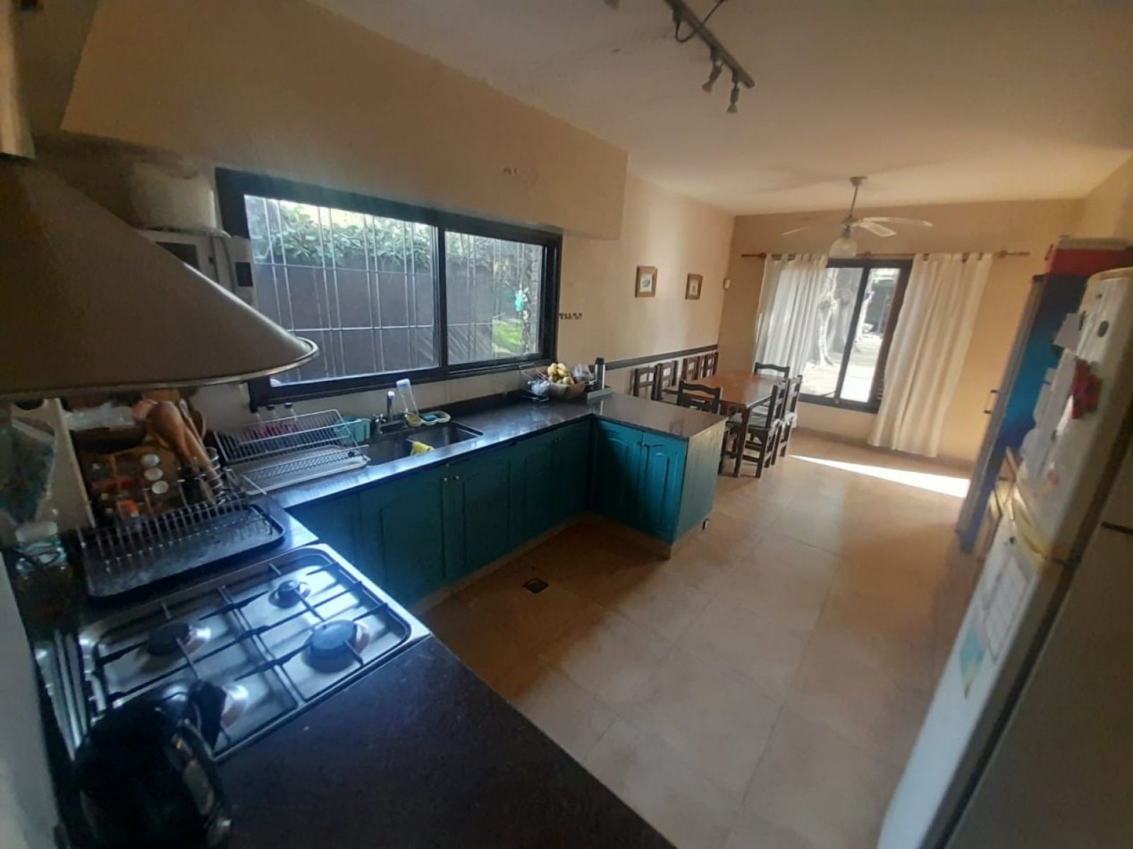CASA 7 AMBIENTES EN VENTA EN BELLA VISTA!! 