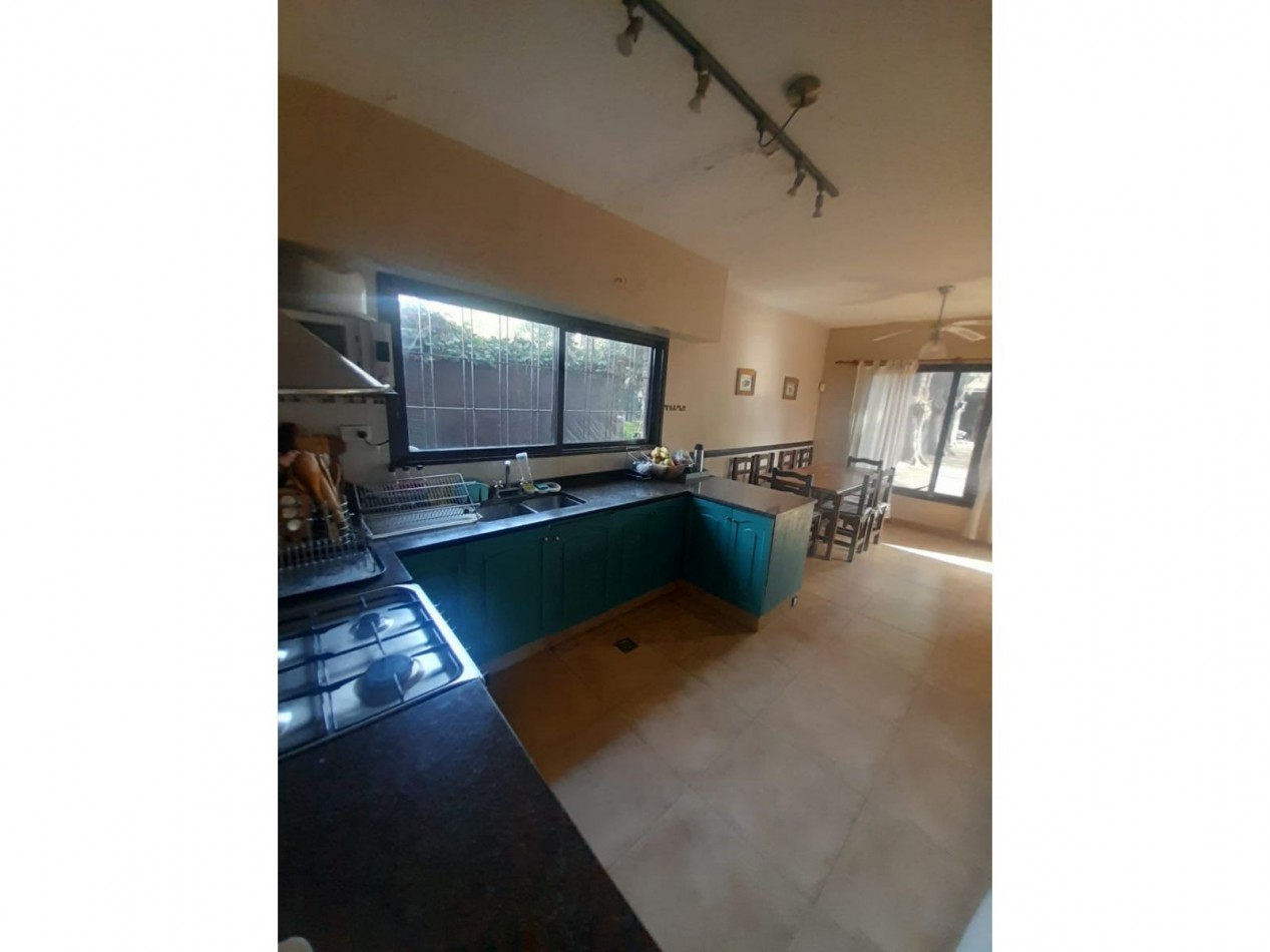 CASA 7 AMBIENTES EN VENTA EN BELLA VISTA!! 