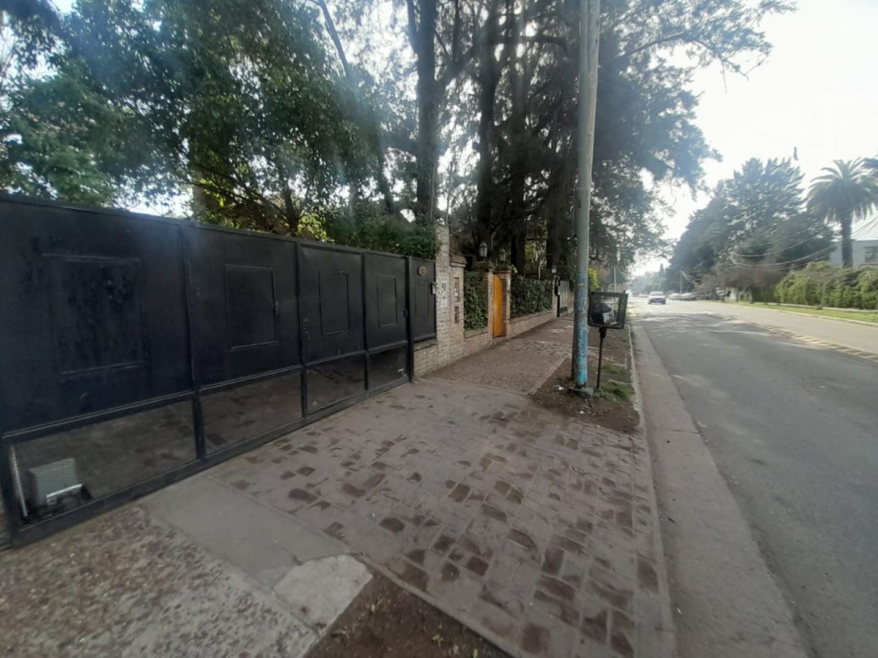 CASA 7 AMBIENTES EN VENTA EN BELLA VISTA!! 