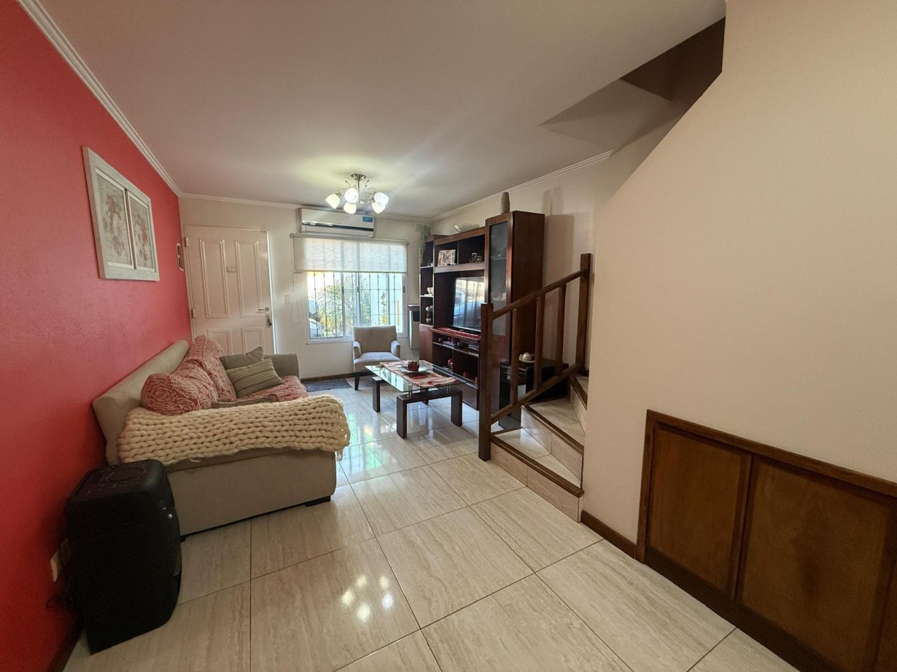 VENTA DE TRIPLEX CON EXCELENTE UBICACION