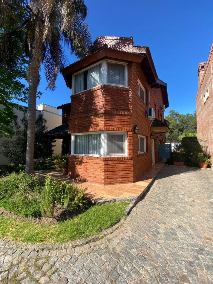 CASA EN VENTA EN BARRIO CERRADO EN SAN MIGUEL