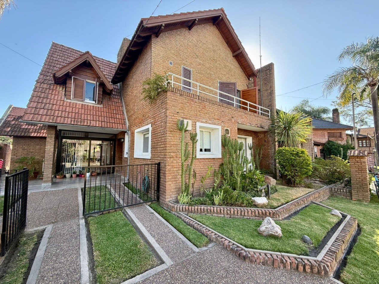 VENTA DE CASA 5 AMBIENTES EN BARRIO SAN MIGUEL DE GHISO