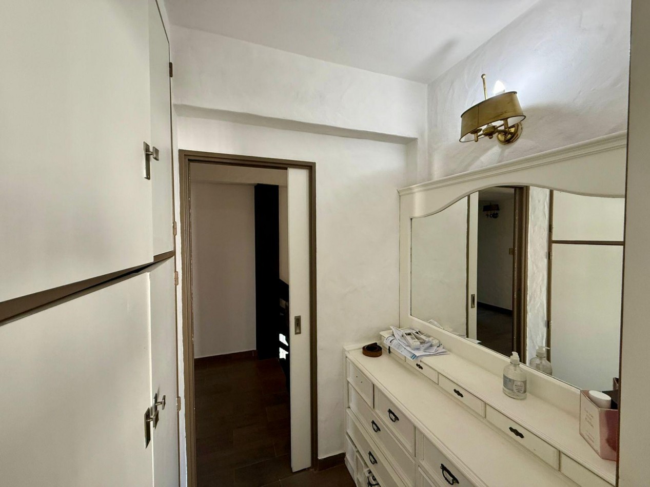 VENTA DE CASA 5 AMBIENTES EN BARRIO SAN MIGUEL DE GHISO