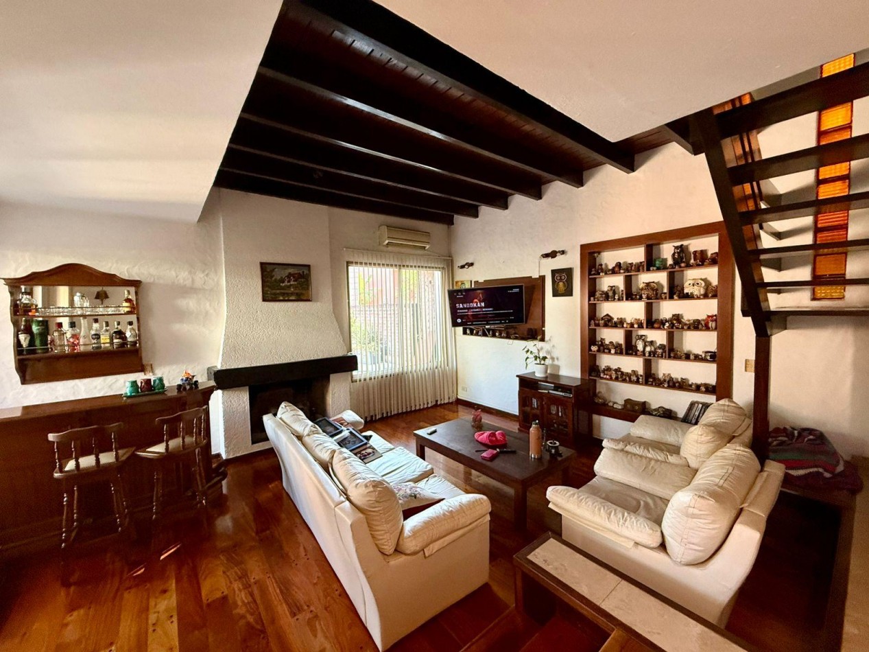 VENTA DE CASA 5 AMBIENTES EN BARRIO SAN MIGUEL DE GHISO