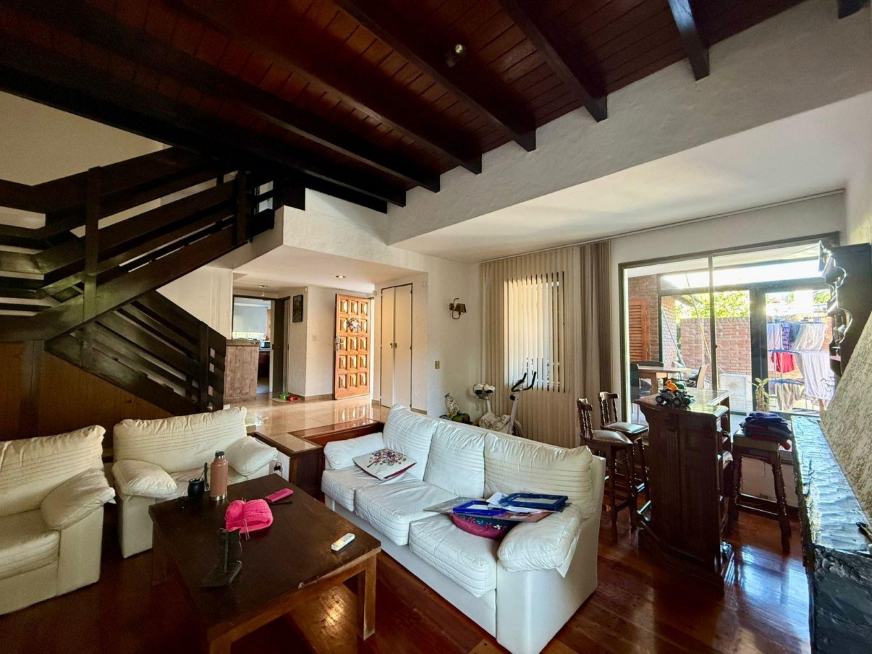 VENTA DE CASA 5 AMBIENTES EN BARRIO SAN MIGUEL DE GHISO