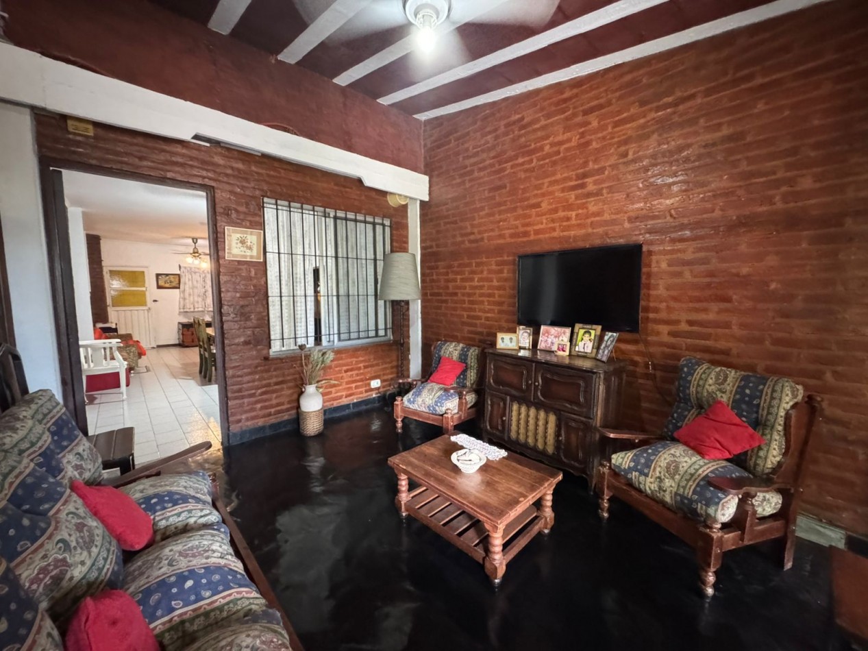 2 CASAS DE 4 AMBIENTES A LA VENTA EN BELLA VISTA