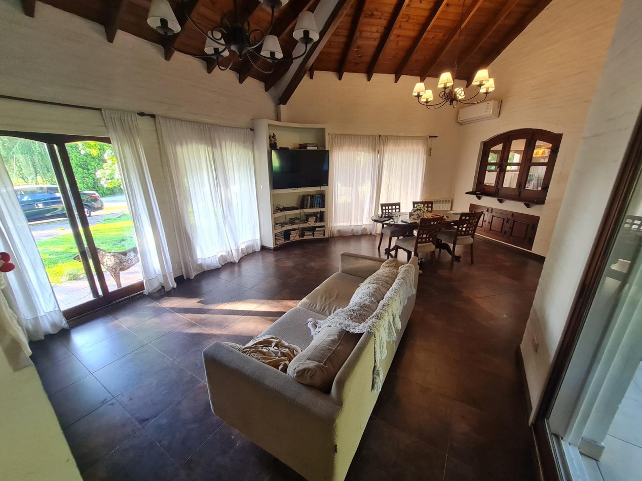 CASA EN VENTA EN PILAR