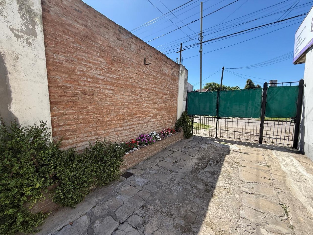 CASA CON LOCAL EN VENTA EN JOSE C. PAZ