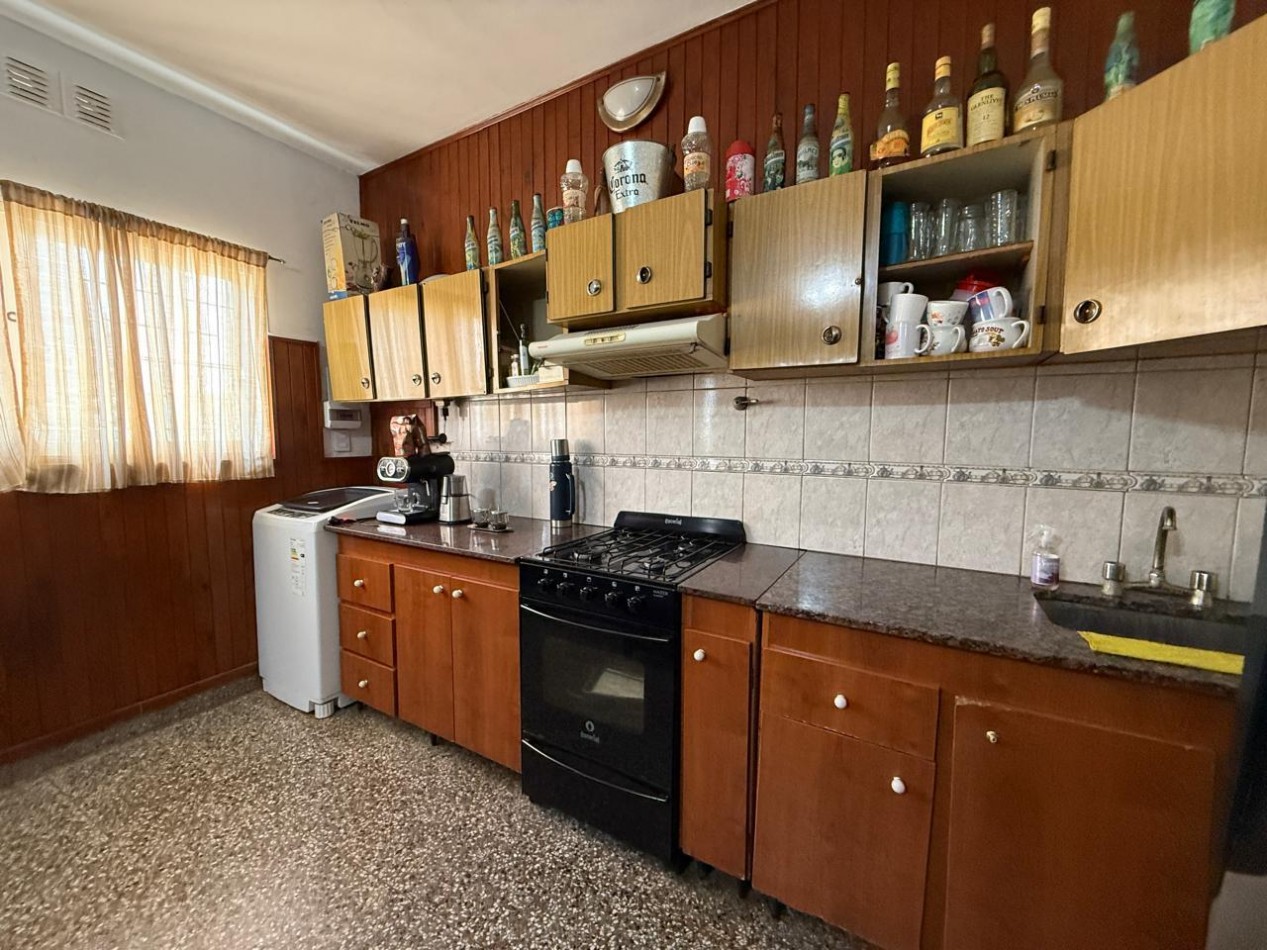 CASA CON LOCAL EN VENTA EN JOSE C. PAZ